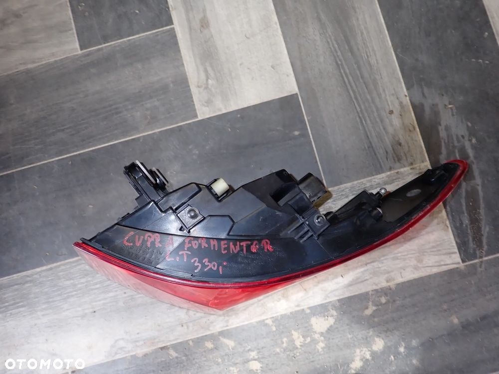 CUPRA FORMENTOR LAMPA LEWY TYŁ 5FF945207 - 5