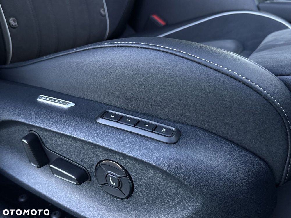Volkswagen Passat Variant 1.5 TSI ACT mHEV Business DSG - 16