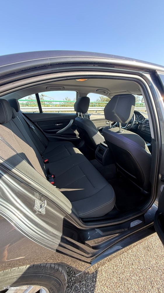 BMW 320 d EfficientDynamics Line Sport - 14