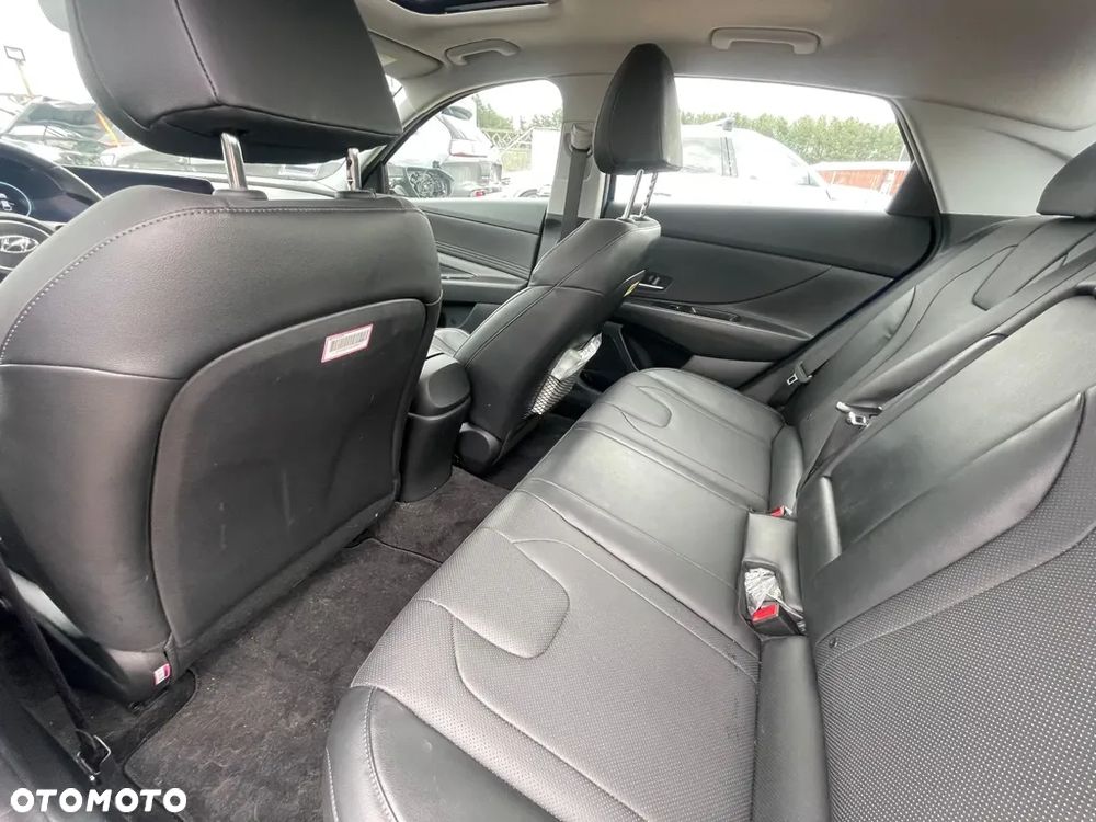 Hyundai Elantra - 10