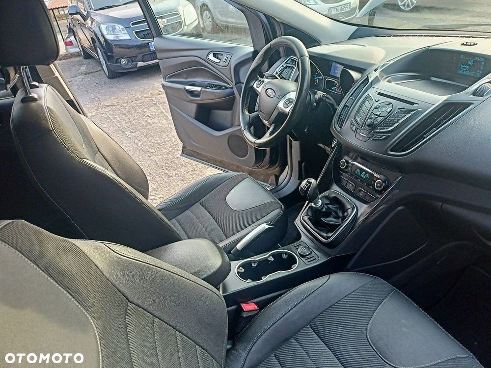 Ford Kuga 1.6 EcoBoost 2x4 Titanium - 33