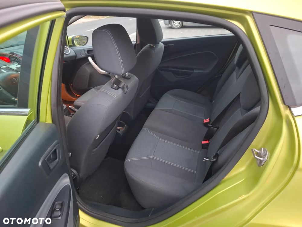 Ford Fiesta 1.4 Ghia - 10
