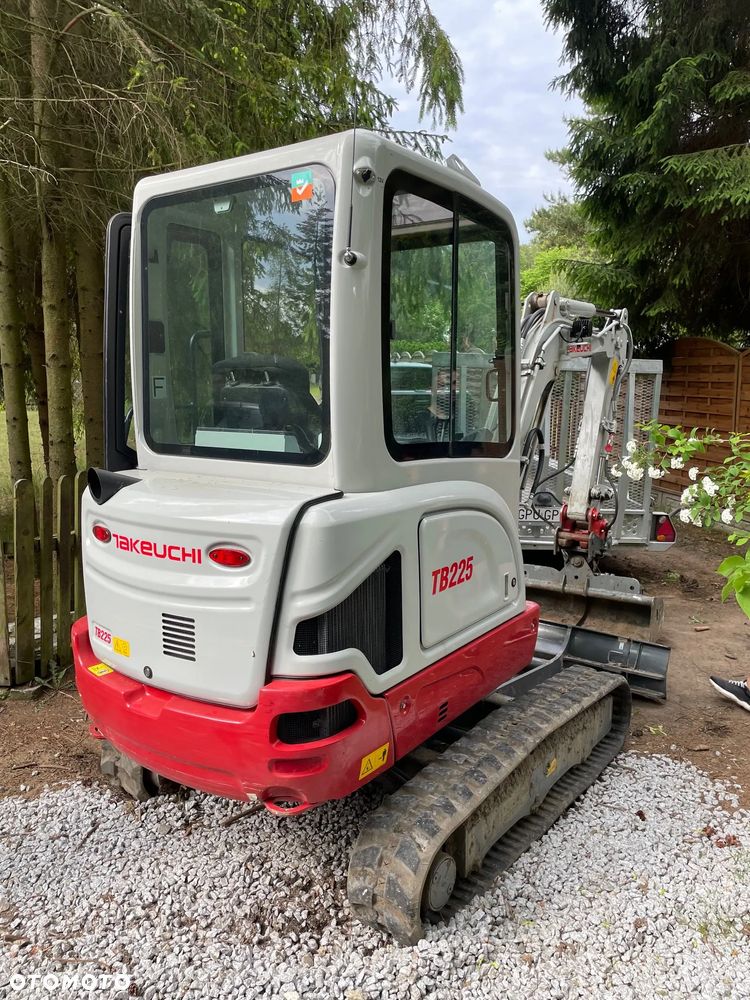 Takeuchi TB 225 - 2