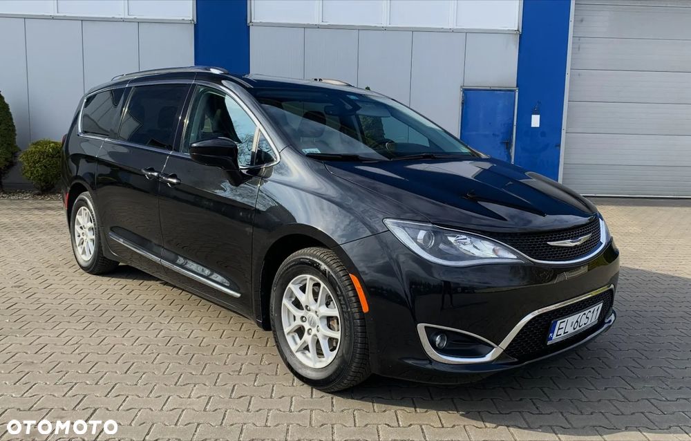 Chrysler Pacifica - 1