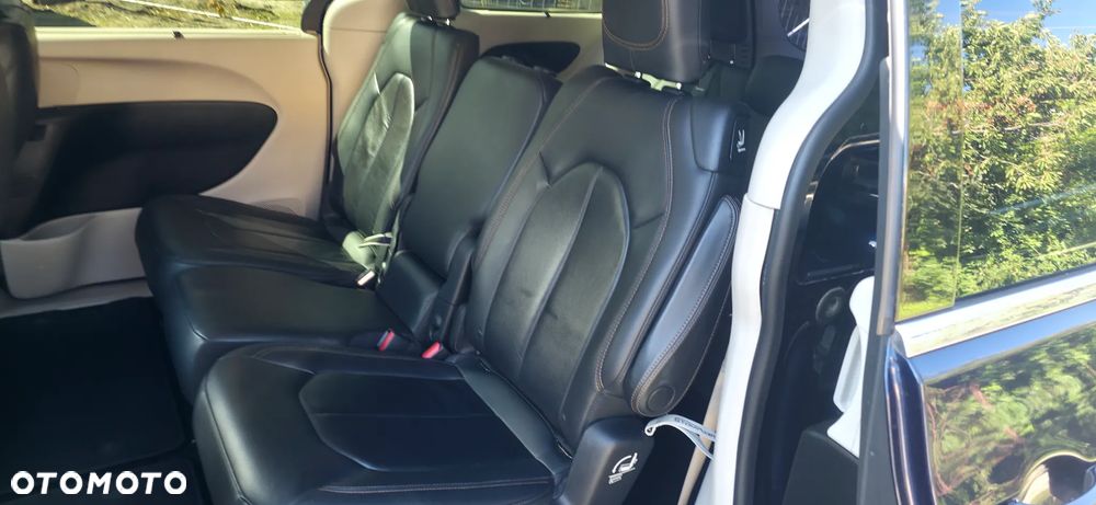 Chrysler Pacifica - 9