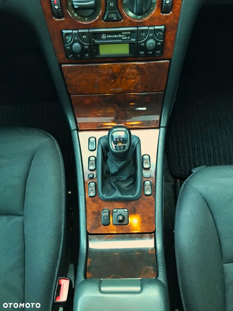 Mercedes-Benz Klasa E - 28