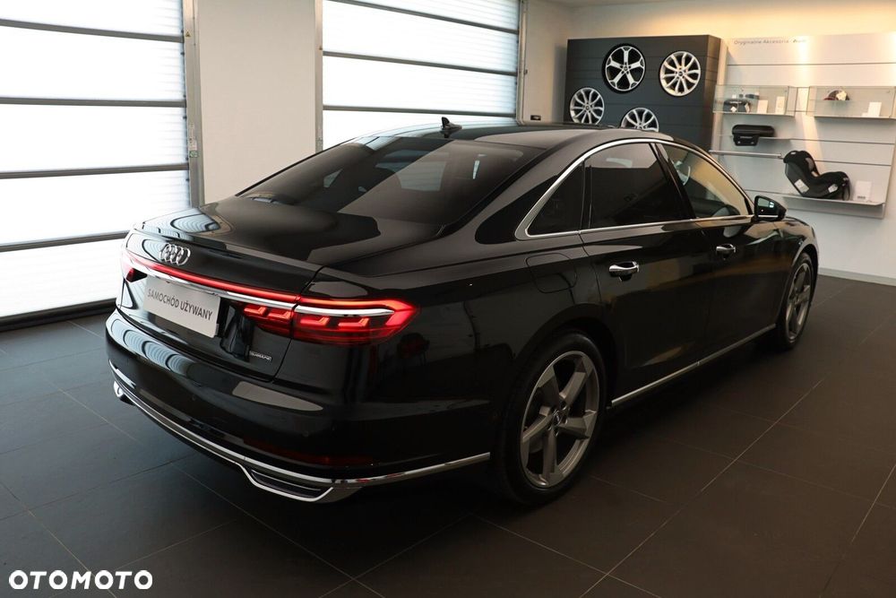 Audi A8 - 8