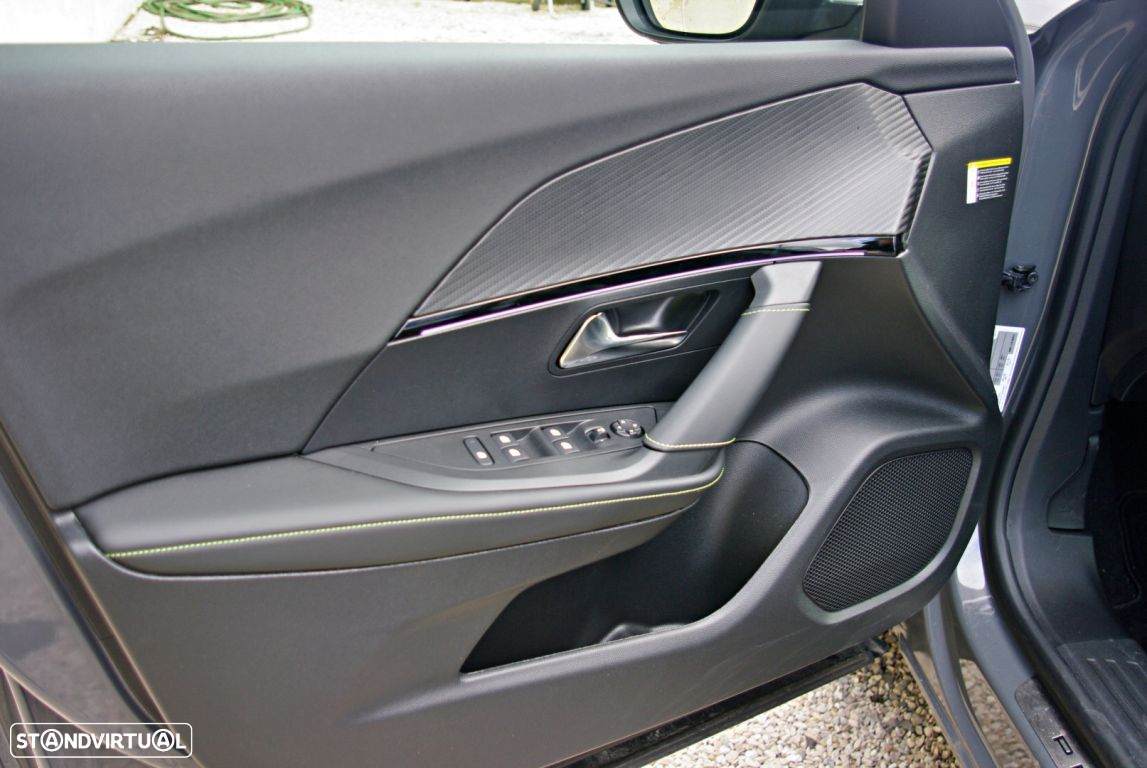 Peugeot 2008 1.2 PureTech GT Line EAT8 - 27