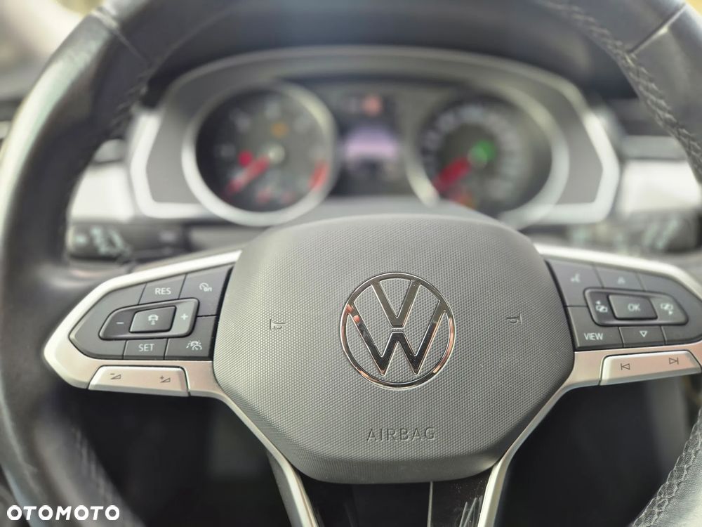 Volkswagen Passat - 22