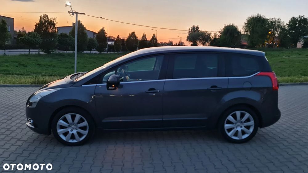 Peugeot 5008 1.6 THP Premium + - 32