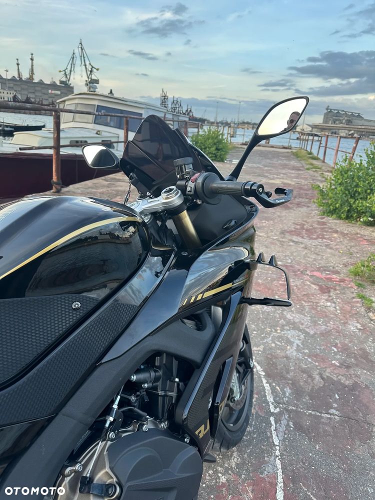 QJMOTOR SRK 800RR - 18