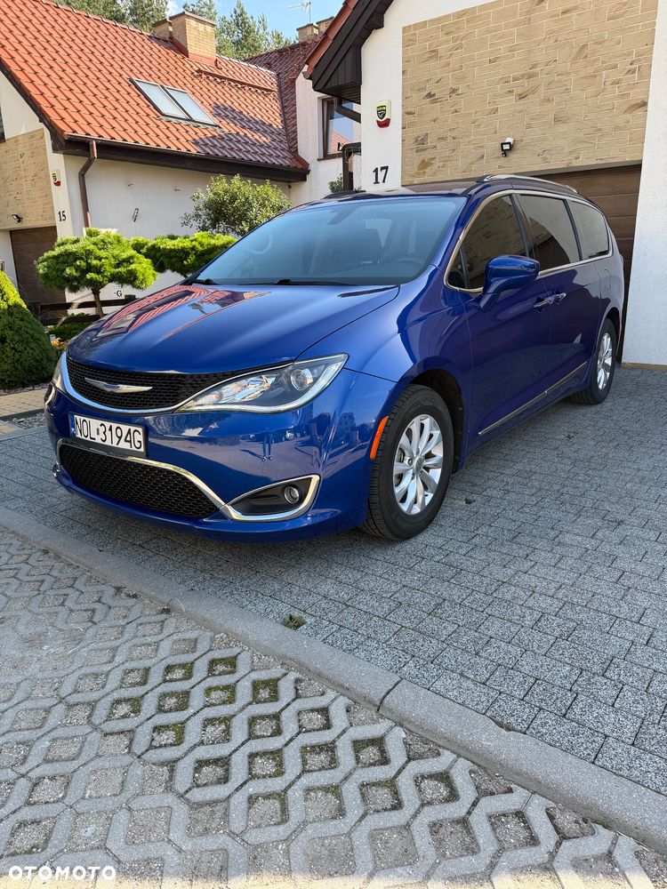 Chrysler Pacifica - 27