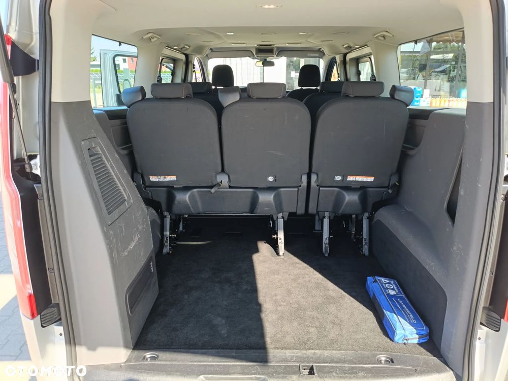 Ford Tourneo Custom - 24