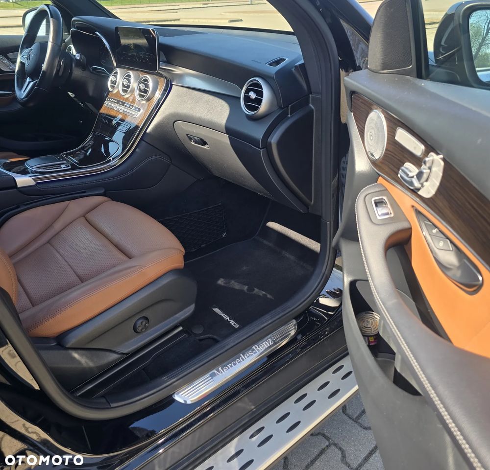 Mercedes-Benz GLC 300 4Matic 9G-TRONIC AMG Line Plus - 10