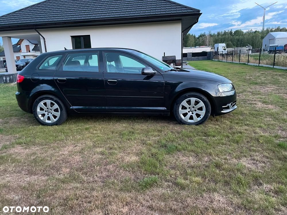 Audi A3 Sportback 2.0 TDI DPF Ambiente - 2
