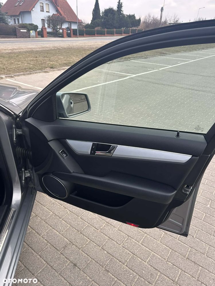 Mercedes-Benz Klasa C 200 CGI Automatik BlueEFFICIENCY Avantgarde - 20