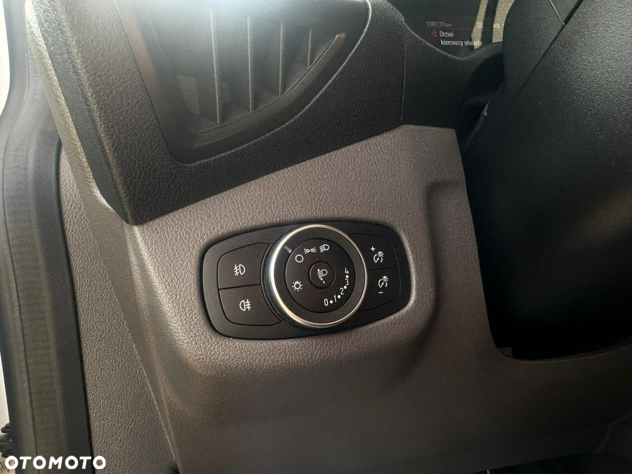 Ford Transit Connect - 19