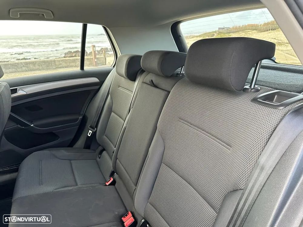 VW Golf 1.6 TDi Confortline DSG - 4