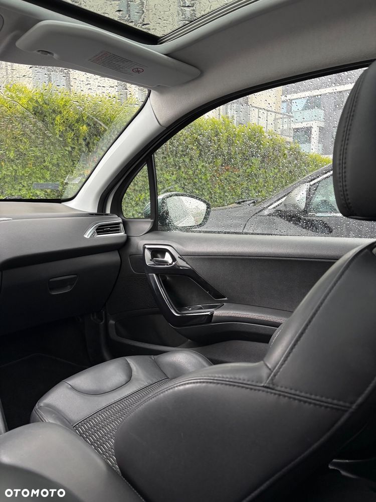 Peugeot 208 e-HDi 92 Stop&Start Allure - 11