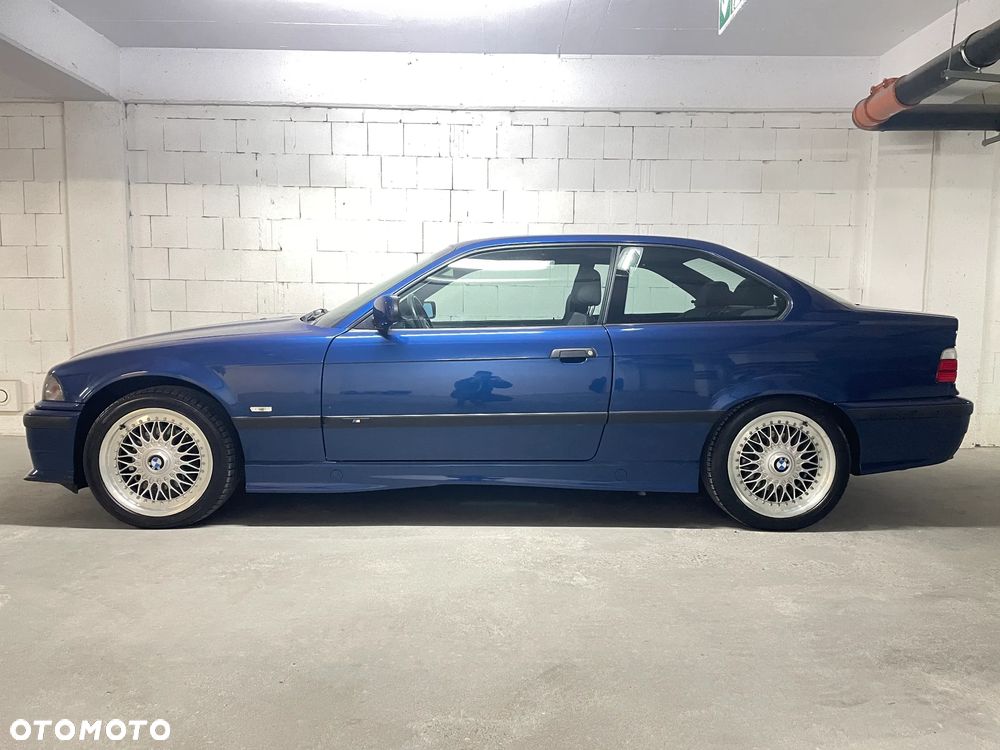 BMW Seria 3 323i - 9