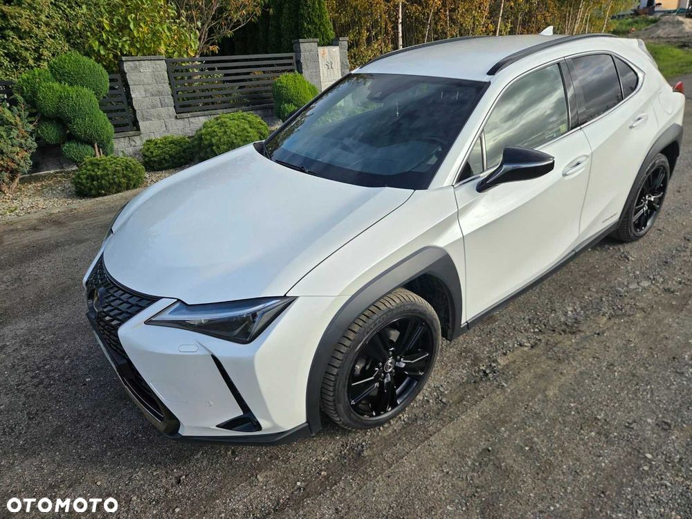 Lexus UX - 4