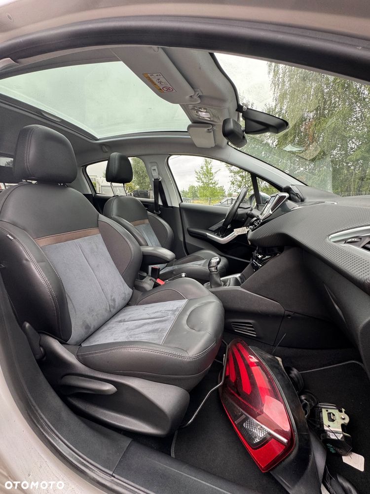 Peugeot 208 1.2 PureTech GPF Signature S&S - 16
