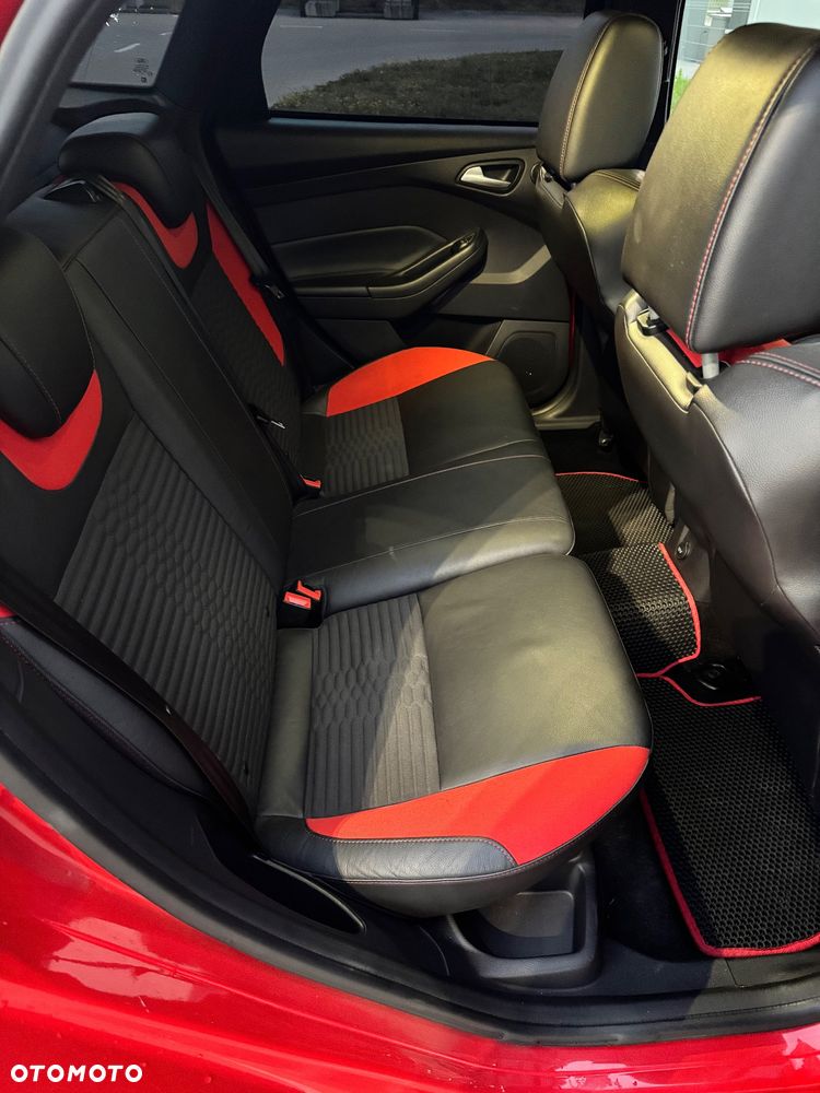 Ford Focus ST - 12