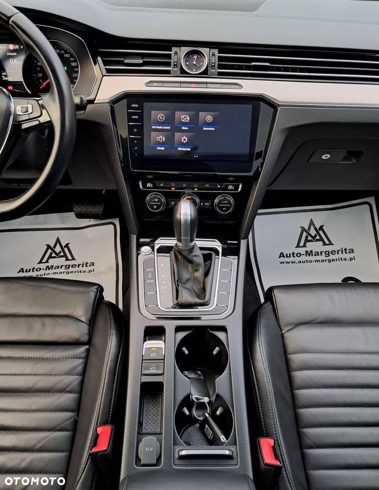 Volkswagen Passat Variant 2.0 TDI SCR DSG Highline - 16