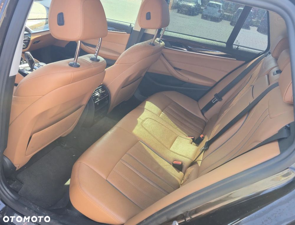 BMW Seria 5 530d xDrive Luxury Line sport - 9