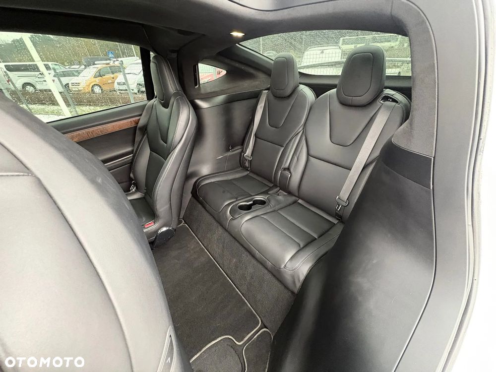 Tesla Model X - 23