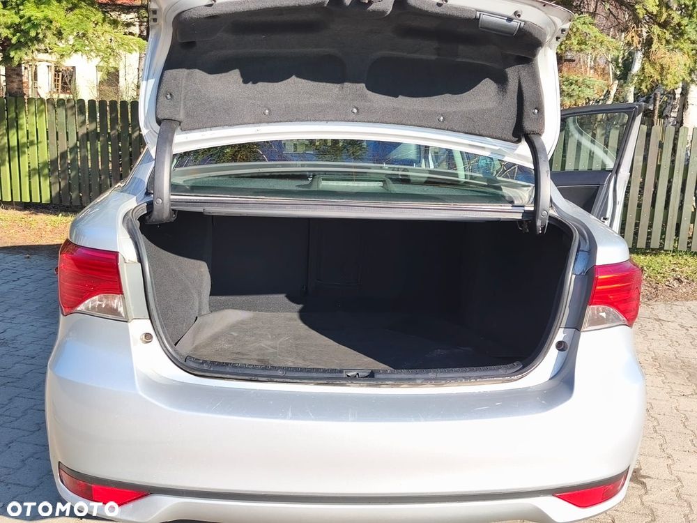 Toyota Avensis 1.8 Luna EU5 - 9