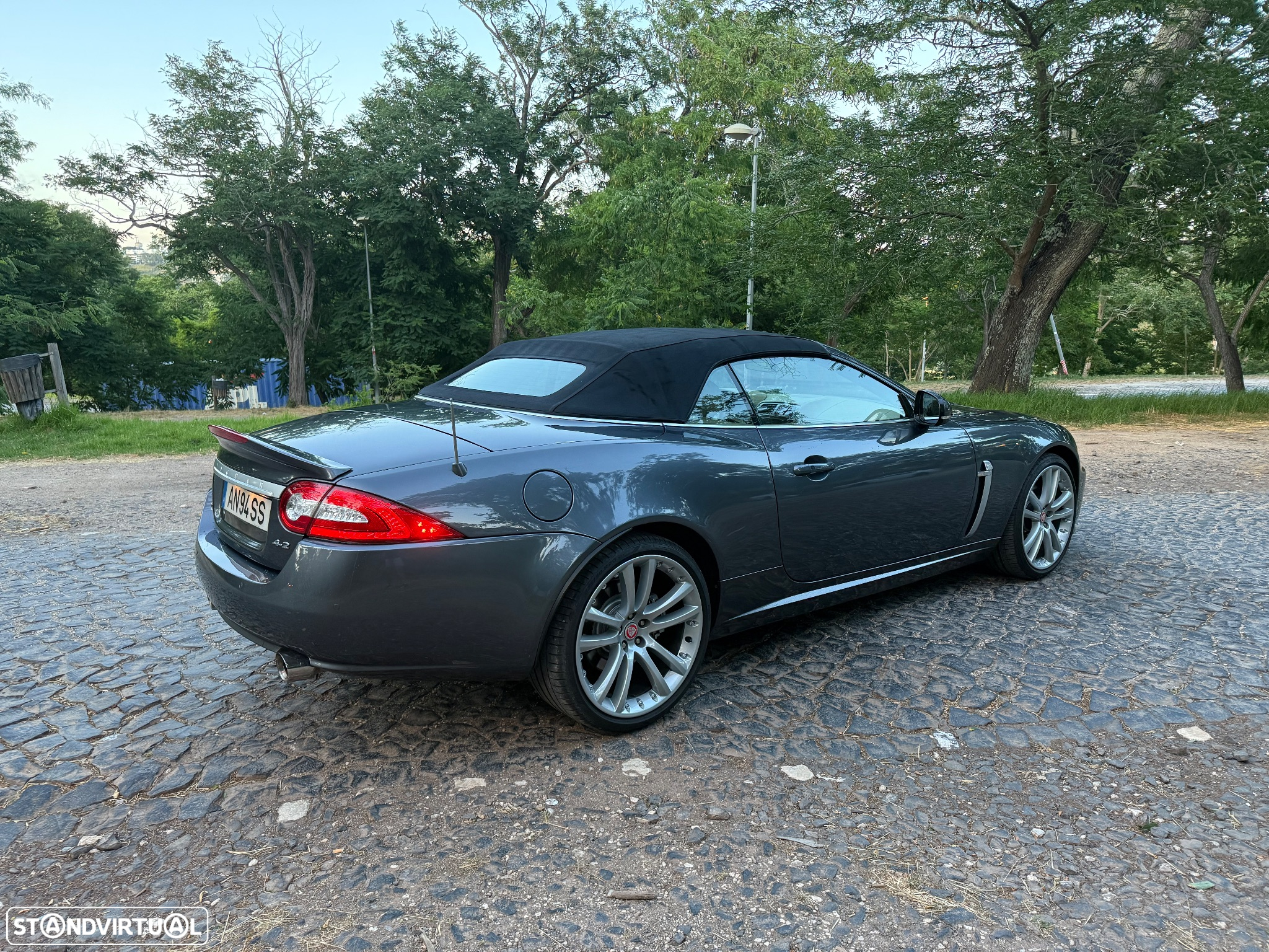 Jaguar XK 4.2 V8 Convertible - 8