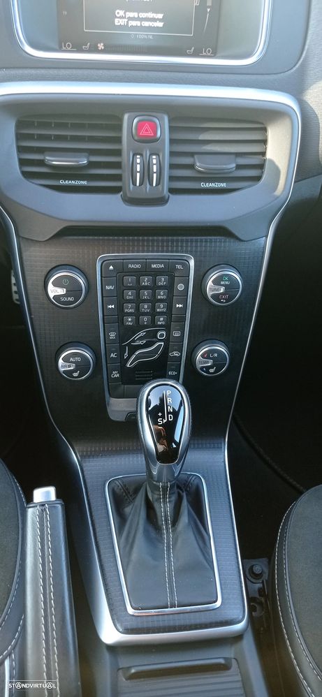 Volvo V40 D3 Geartronic RDesign - 4