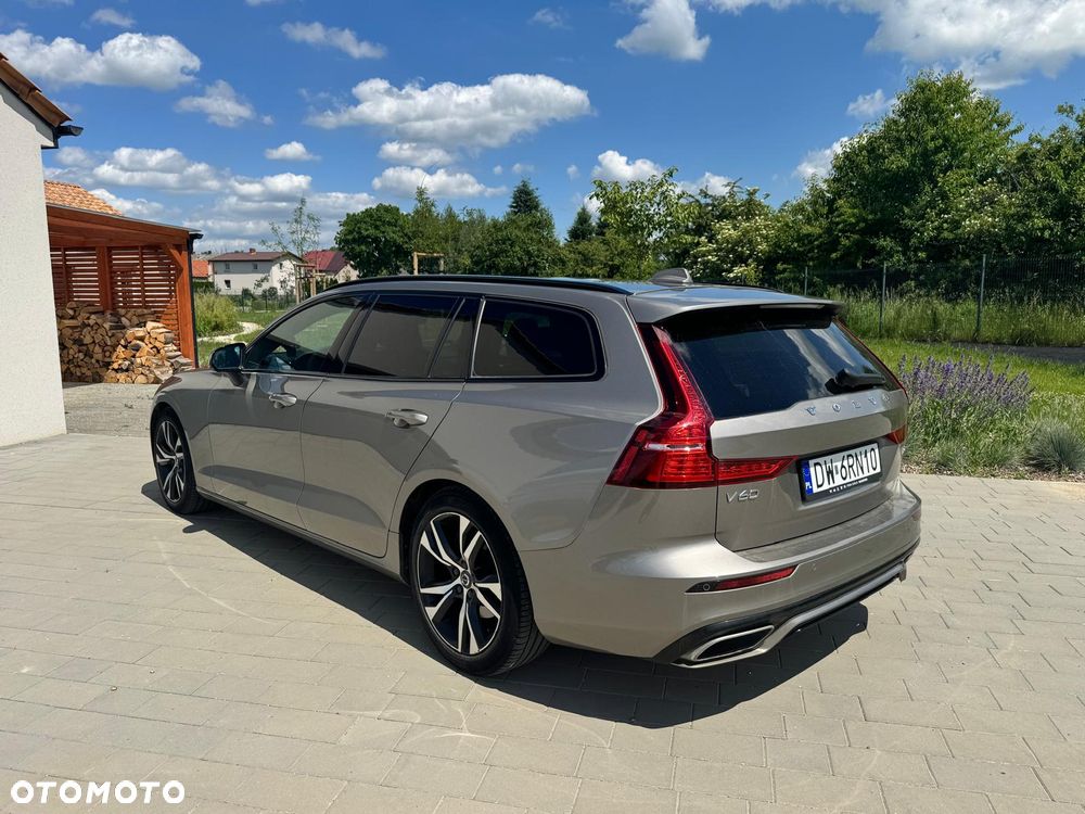 Volvo V60 B3 B R-Design - 8