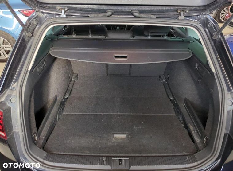 Volkswagen Passat - 8