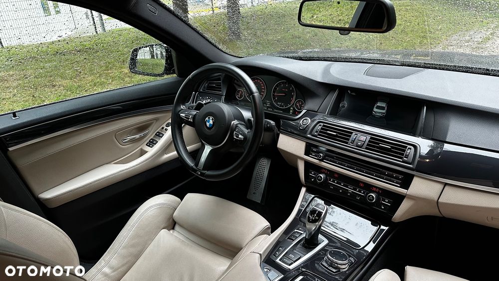 BMW Seria 5 528i xDrive Sport-Aut Luxury Line - 26
