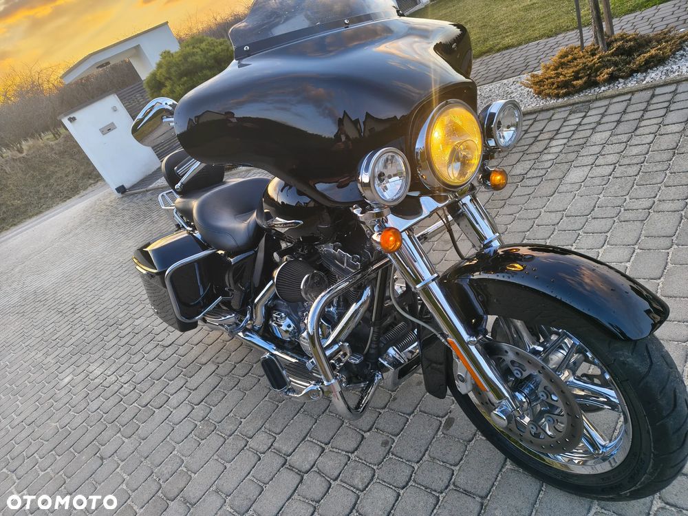 Harley-Davidson CVO Street Glide - 14