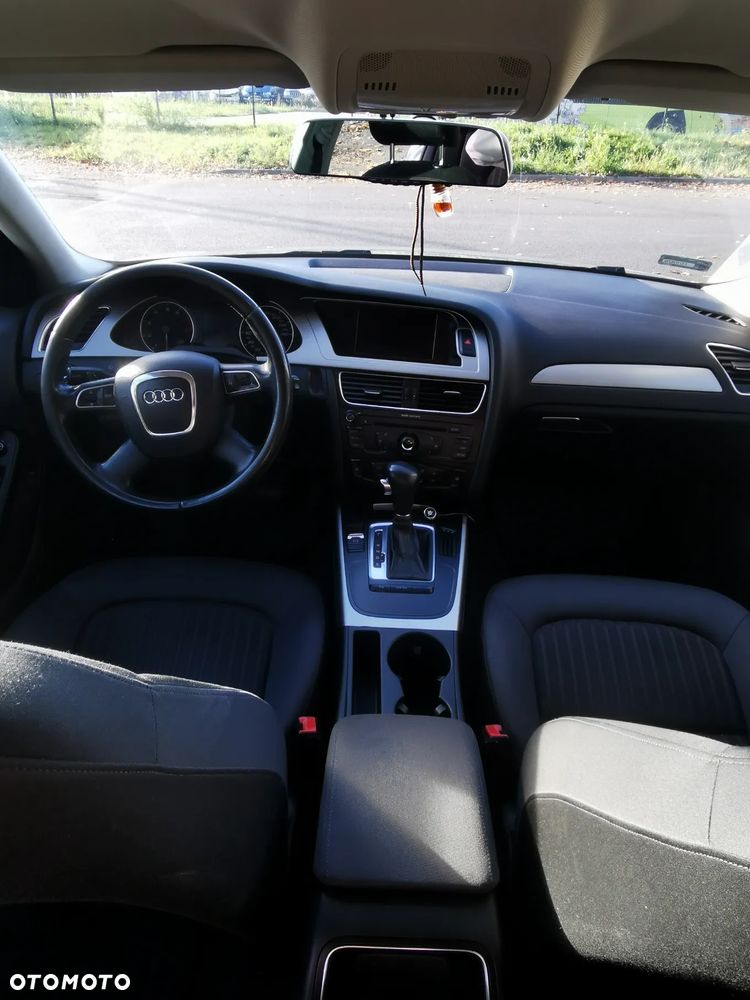 Audi A4 Limousine - 11