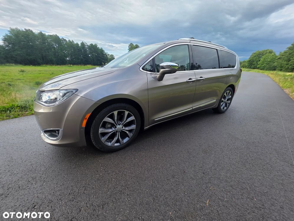 Chrysler Pacifica - 2