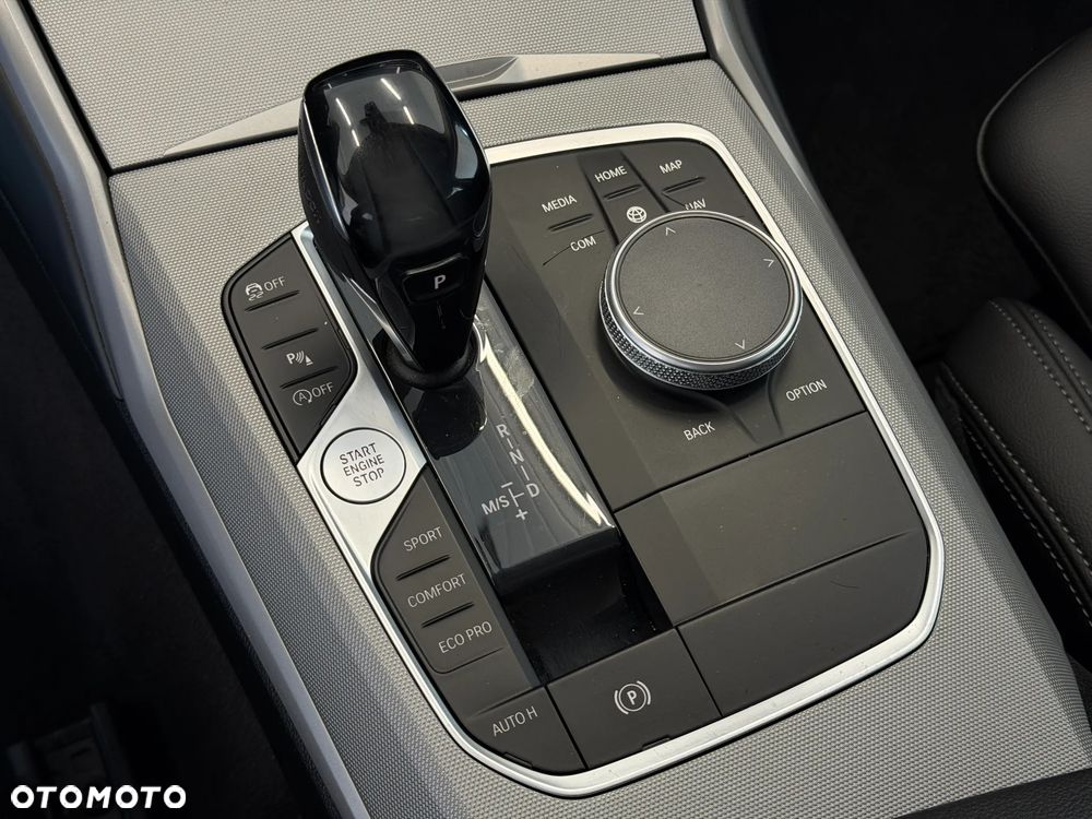BMW Seria 3 318i Sport - 23