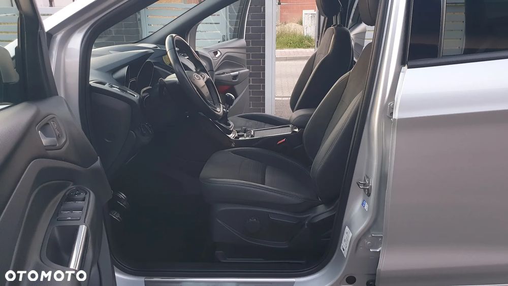 Ford Kuga 2.0 TDCi 2x4 ST-Line - 16