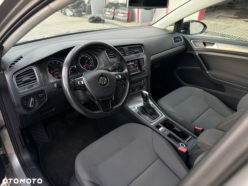 Volkswagen Golf - 6