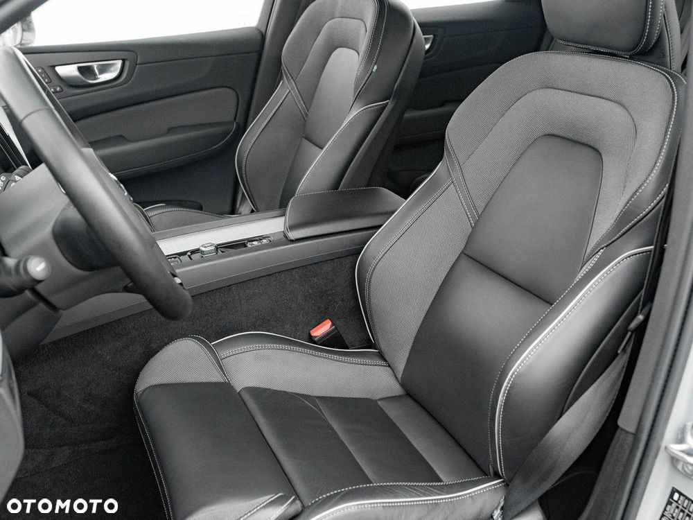 Volvo XC 60 B4 B Plus Dark - 15