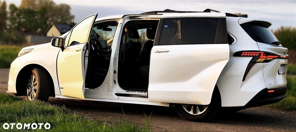 Toyota Sienna - 2