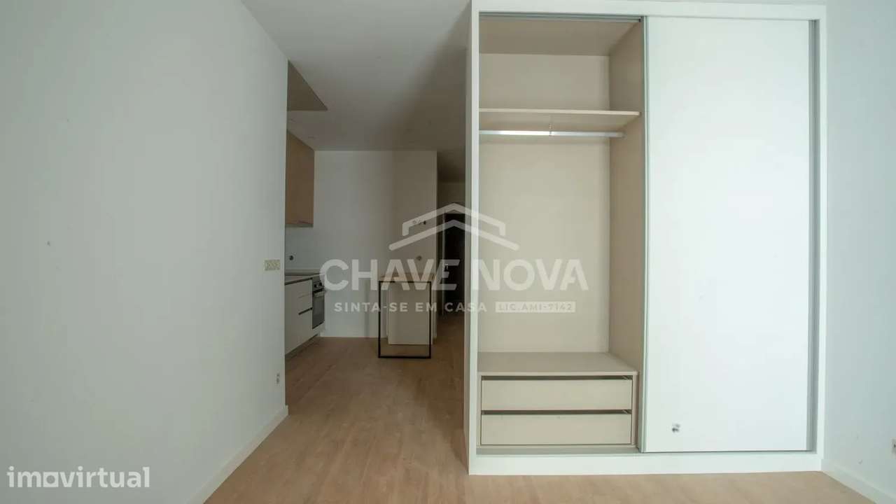 T0 em Paranhos c/ lugar de garagem - Grande imagem: 3/8