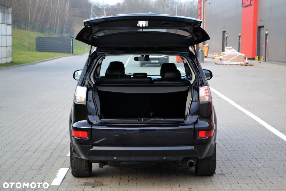 Mitsubishi Outlander 2.4 Intense + CVT - 29