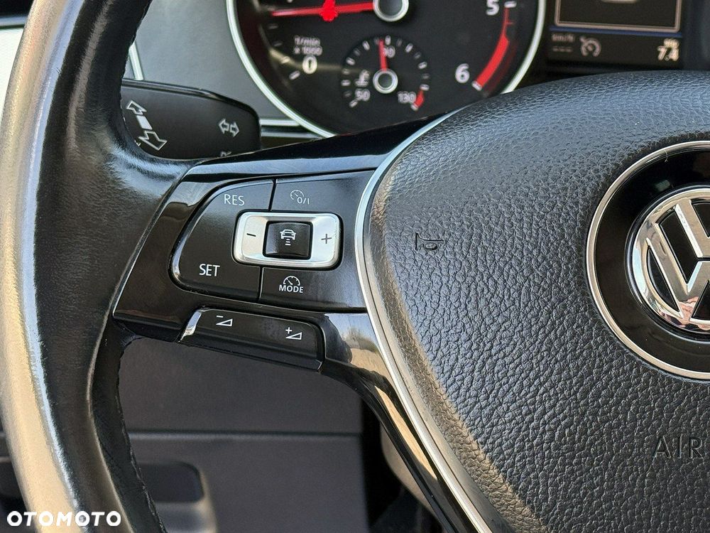 Volkswagen Passat - 17