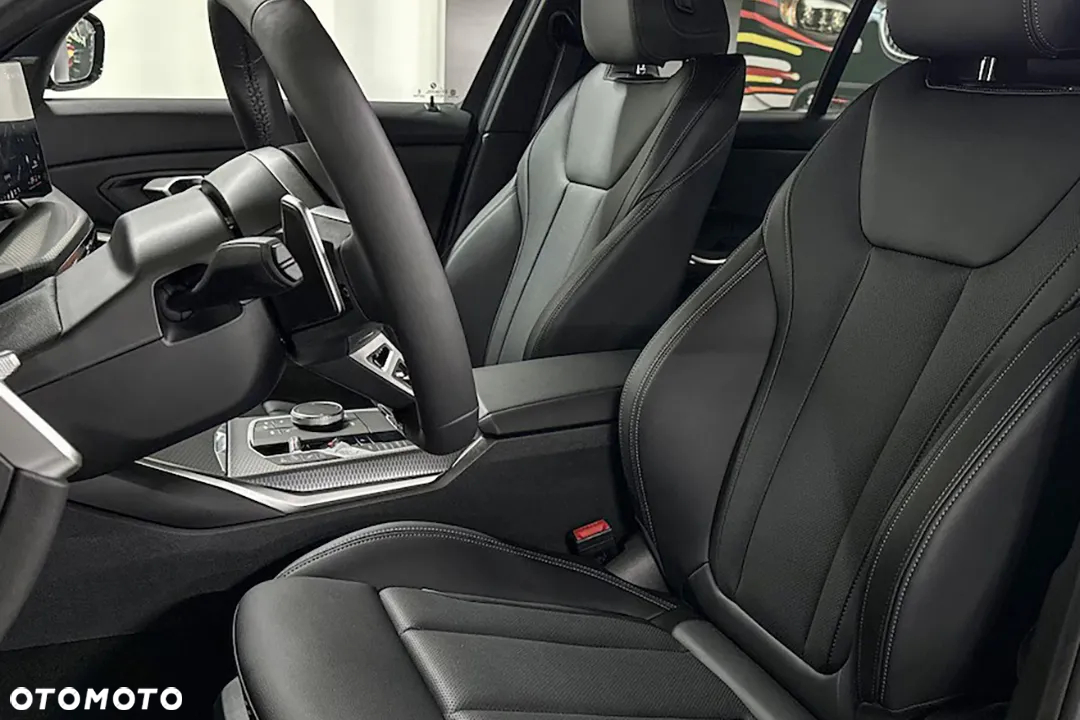 BMW Seria 3 318i M Sport - 11