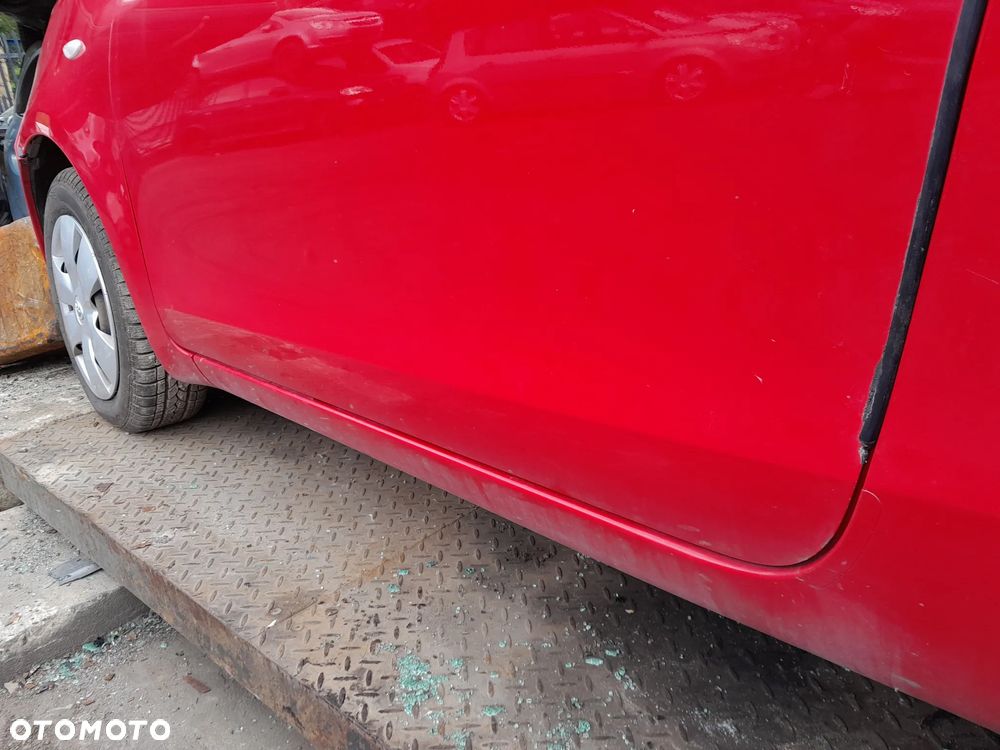Drzwi lewe TOYOTA Yaris II 05-11r. 3D 3P0 - 3