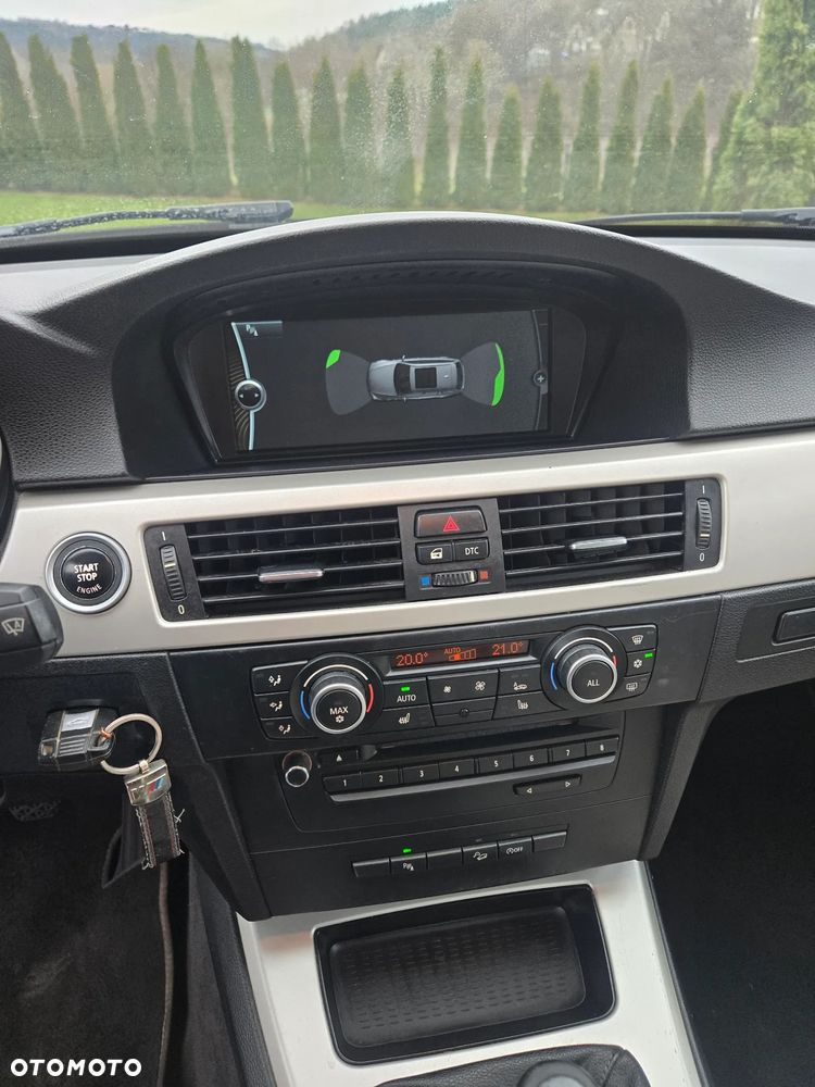 BMW Seria 3 320d xDrive DPF - 24